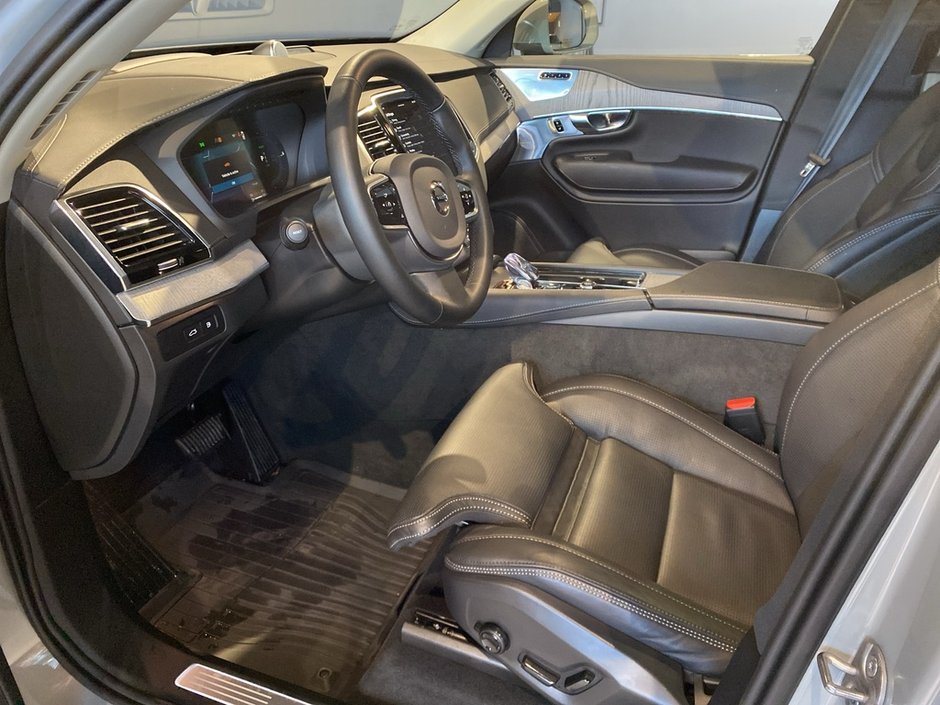 2025 Volvo XC90 Plug-In Hybrid T8 AWD Ultra Bright Theme 7-Seater-9