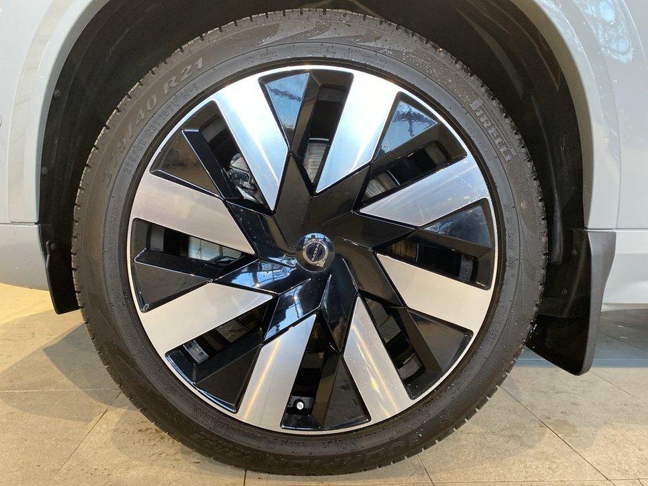 2025 Volvo XC90 Plug-In Hybrid T8 AWD Ultra Bright Theme 7-Seater-8