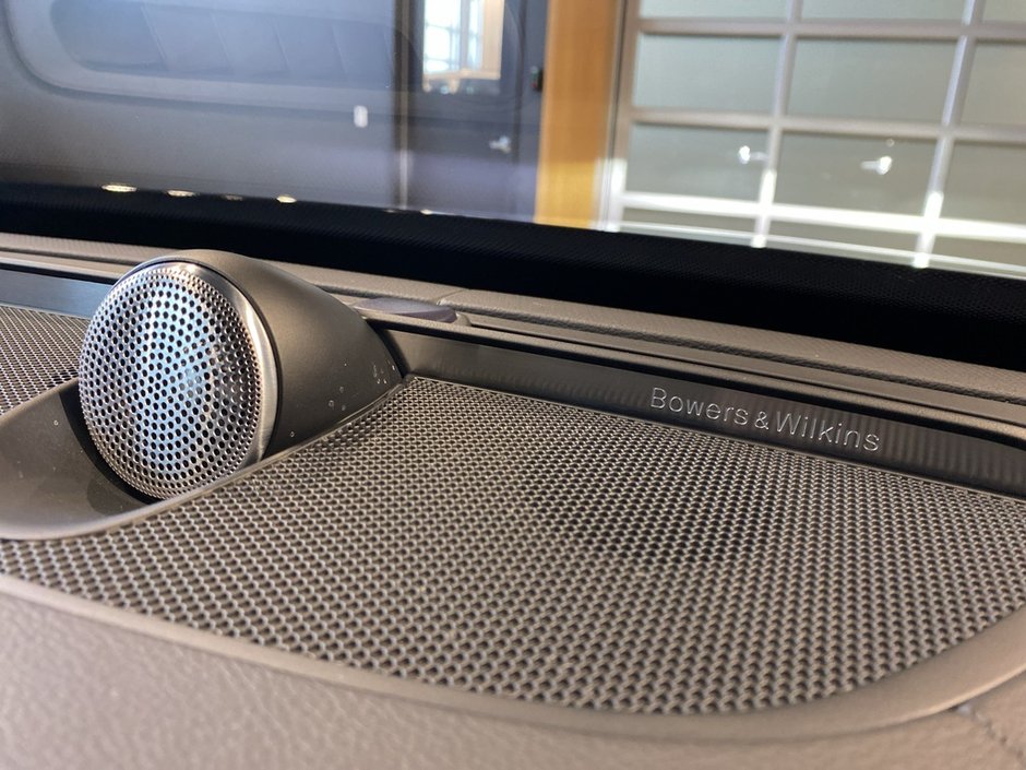 2025 Volvo XC90 Plug-In Hybrid T8 AWD Ultra Bright Theme 7-Seater-15