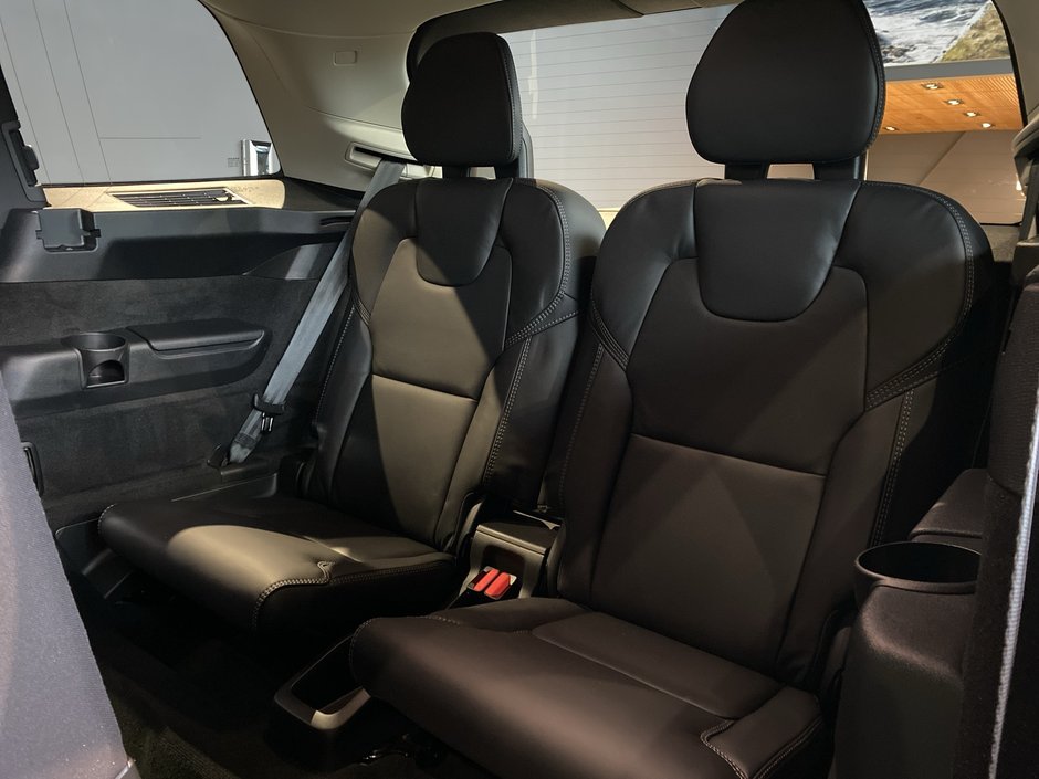 2025 Volvo XC90 Plug-In Hybrid Ultra Bright Theme-18