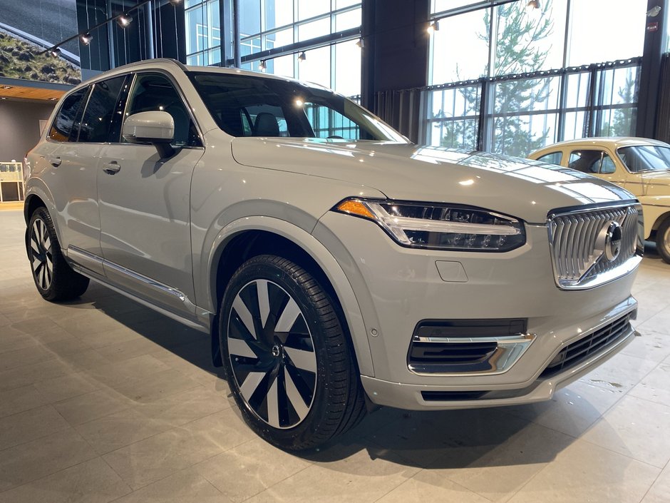 2025 Volvo XC90 Plug-In Hybrid Ultra Bright Theme-6