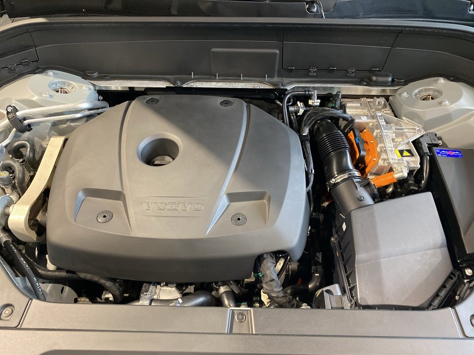 2025 Volvo XC90 Plug-In Hybrid Ultra Bright Theme-26