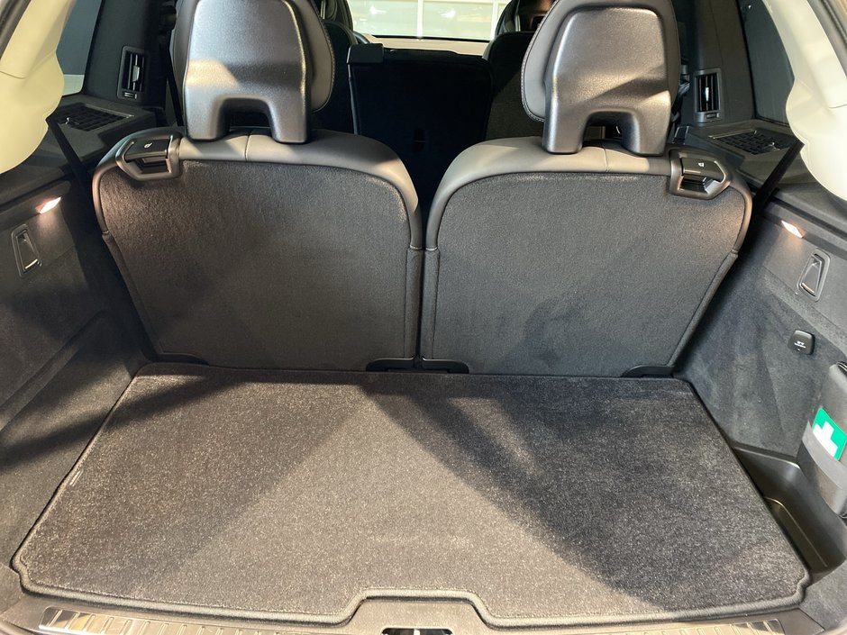 2025 Volvo XC90 Plug-In Hybrid Ultra Bright Theme-19