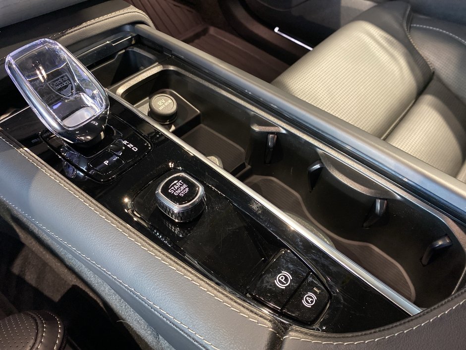 2025 Volvo XC90 Plug-In Hybrid Ultra Bright Theme-11