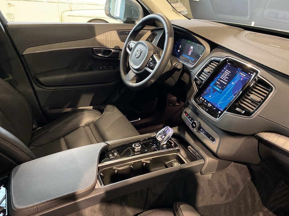 2025 Volvo XC90 Plug-In Hybrid Ultra Bright Theme-24