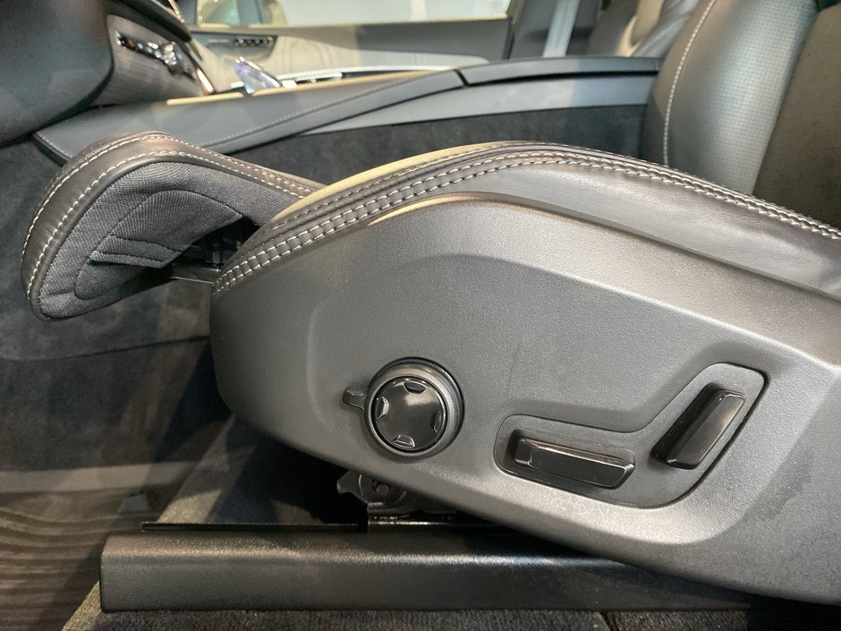 2025 Volvo XC90 Plug-In Hybrid Ultra Bright Theme-12