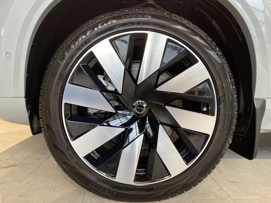 2025 Volvo XC90 Plug-In Hybrid Ultra Bright Theme-8