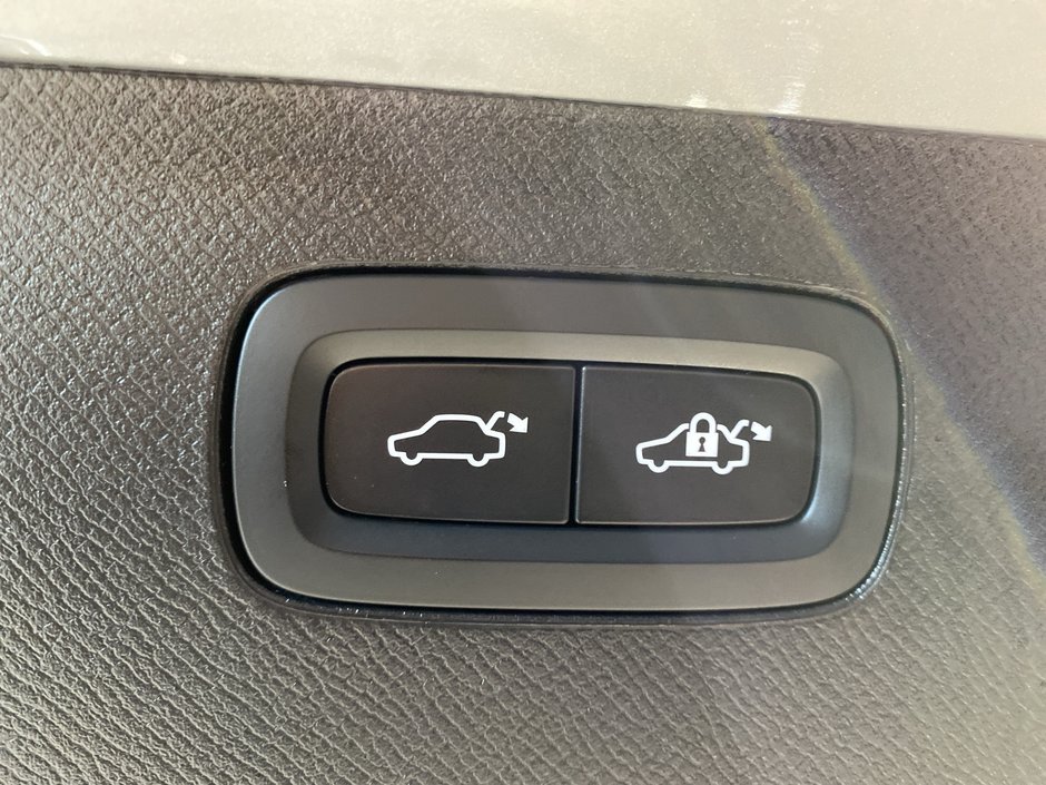 2025 Volvo XC90 Plug-In Hybrid Ultra Bright Theme-21