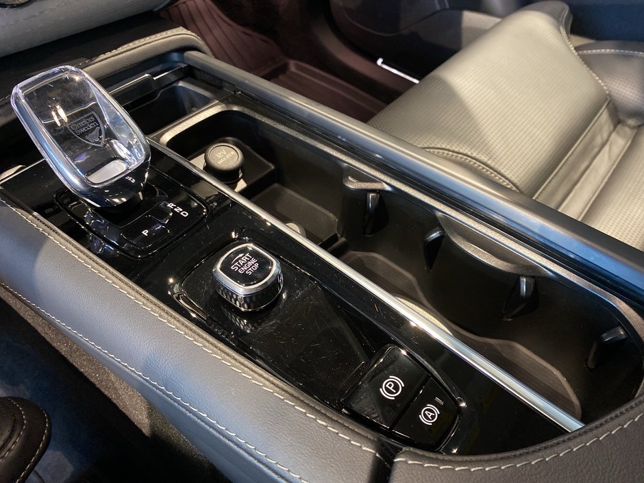 2025 Volvo XC90 Plug-In Hybrid Ultra Bright Theme-12