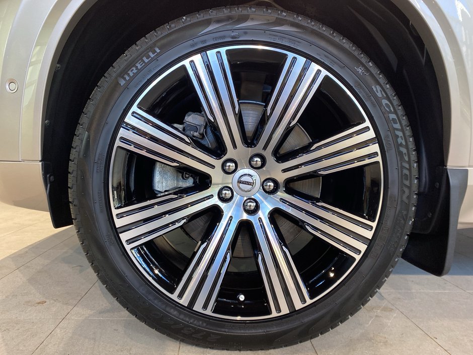 2025 Volvo XC90 Plug-In Hybrid Ultra Bright Theme-8