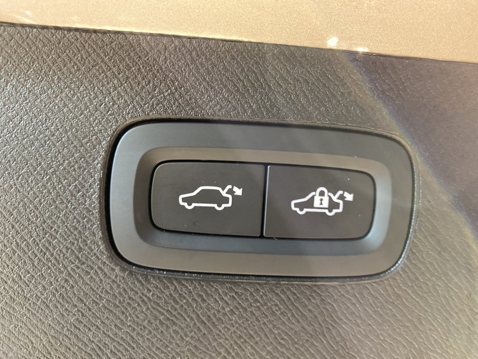 2025 Volvo XC90 Plug-In Hybrid Ultra Bright Theme-22