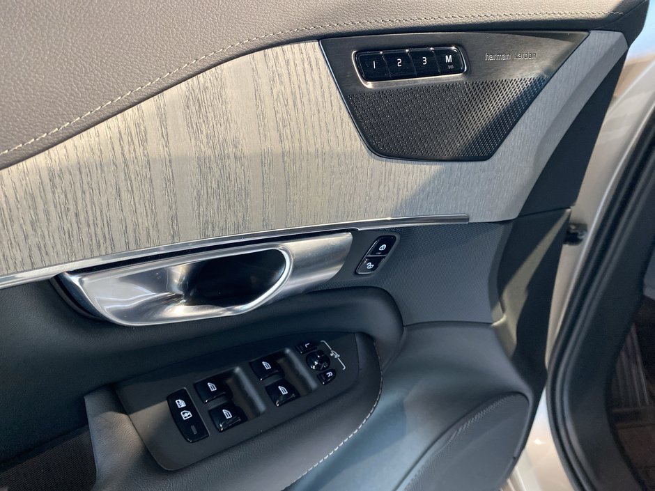 2025 Volvo XC90 Plug-In Hybrid Ultra Bright Theme-11