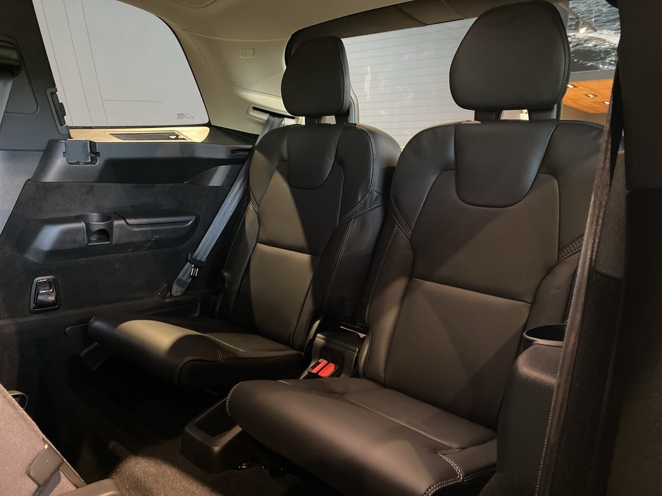 2025 Volvo XC90 Plug-In Hybrid Ultra Bright Theme-19