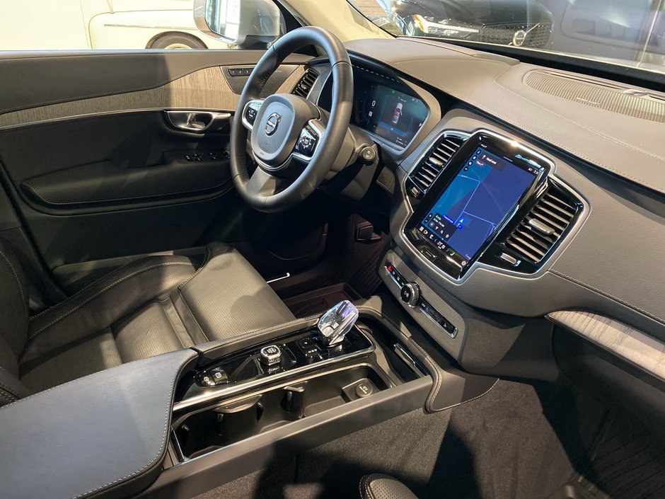 2025 Volvo XC90 Plug-In Hybrid Ultra Bright Theme-25