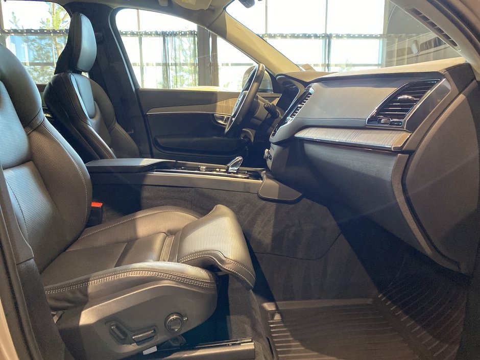 2025 Volvo XC90 Plug-In Hybrid Ultra Bright Theme-24