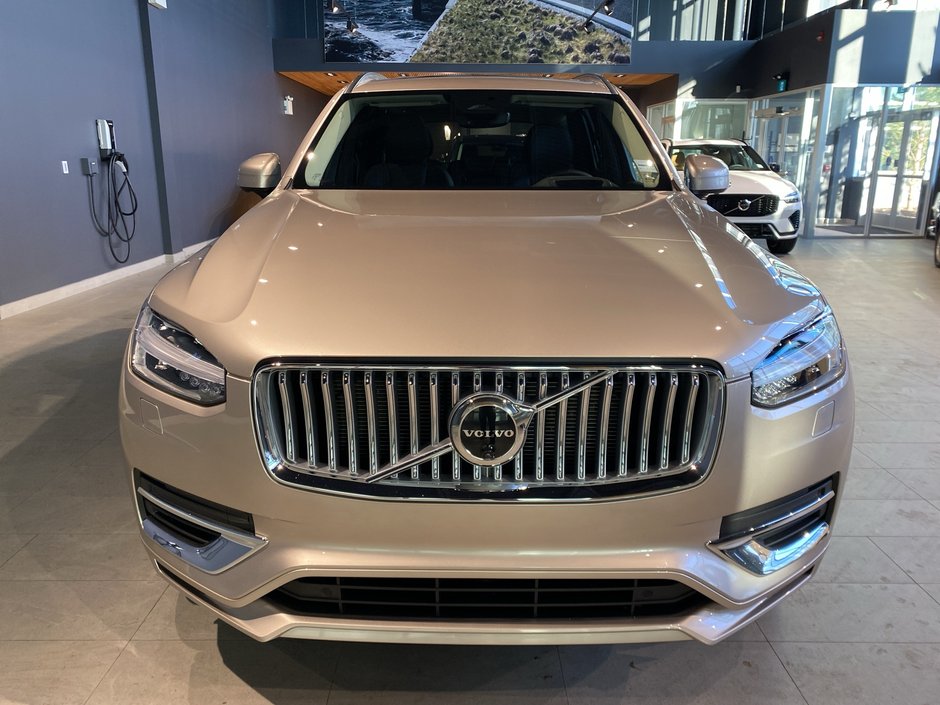 2025 Volvo XC90 Plug-In Hybrid Ultra Bright Theme-7