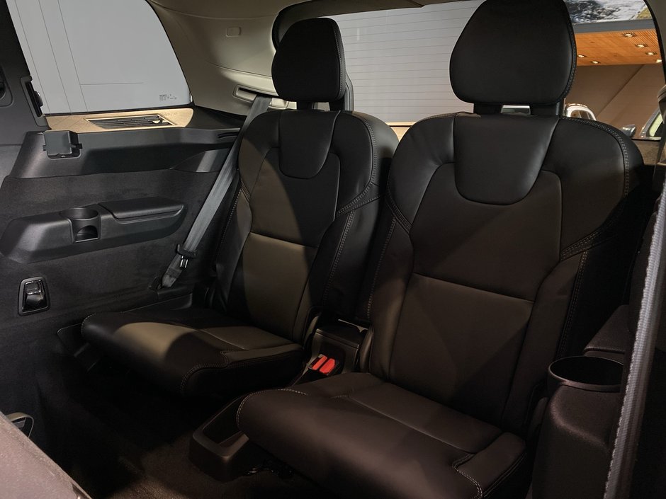 2025 Volvo XC90 Plug-In Hybrid Ultra Bright Theme-19