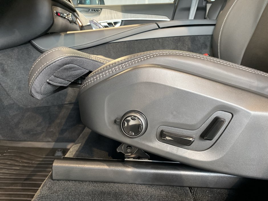 2025 Volvo XC90 Plug-In Hybrid Ultra Bright Theme-14