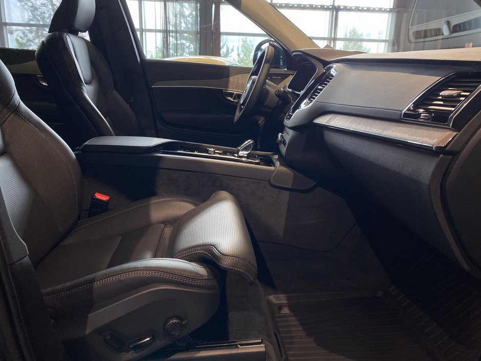 2025 Volvo XC90 Plug-In Hybrid Ultra Bright Theme-24