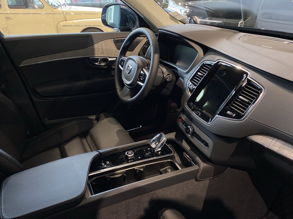 2025 Volvo XC90 Plug-In Hybrid Ultra Bright Theme-25