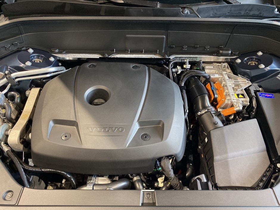 2025 Volvo XC90 Plug-In Hybrid Ultra Bright Theme-27