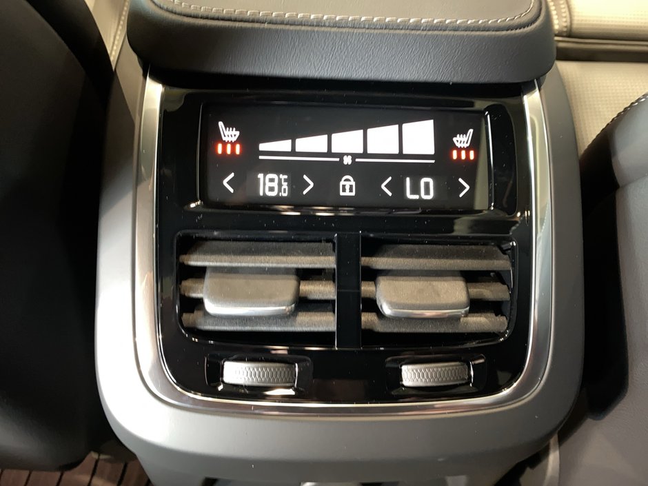 2025 Volvo XC90 Plug-In Hybrid Ultra Bright Theme-18