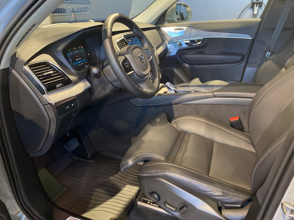 2025 Volvo XC90 Plug-In Hybrid Ultra Bright Theme-9