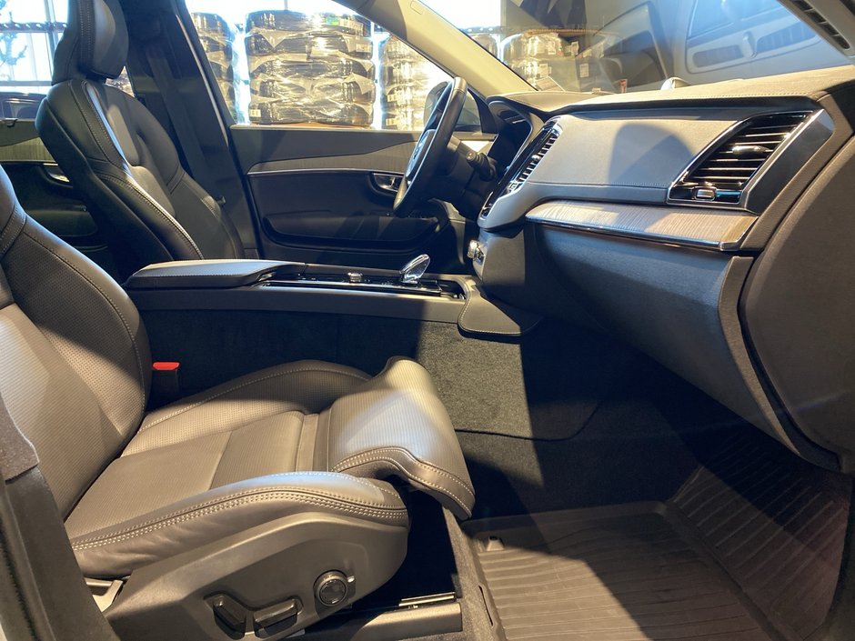 2025 Volvo XC90 Plug-In Hybrid Ultra Bright Theme-24