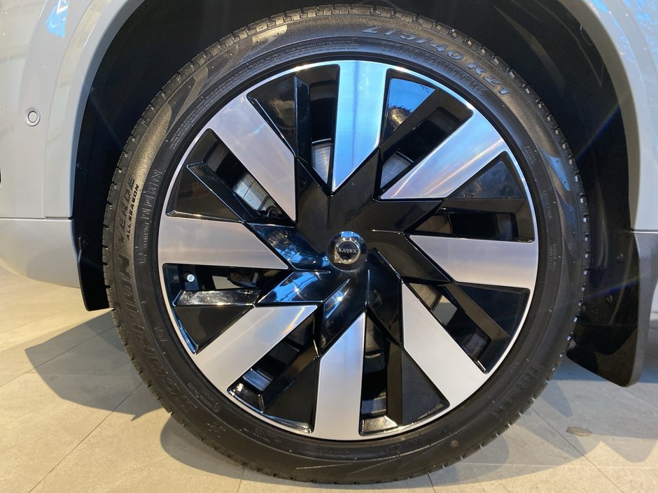 2025 Volvo XC90 Plug-In Hybrid Ultra Bright Theme-8