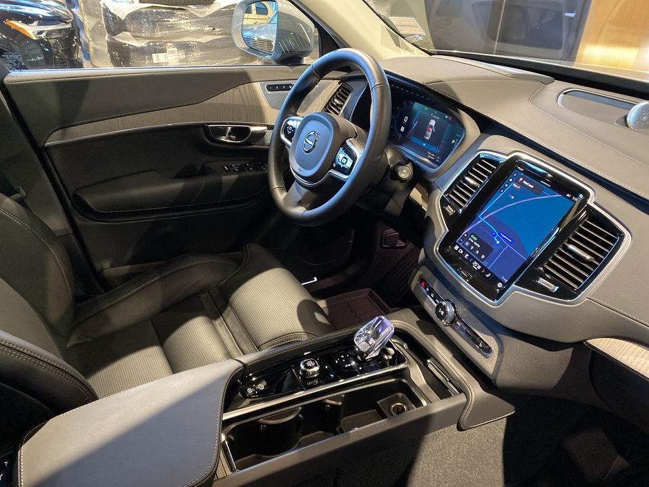 2025 Volvo XC90 Plug-In Hybrid Ultra Bright Theme-25