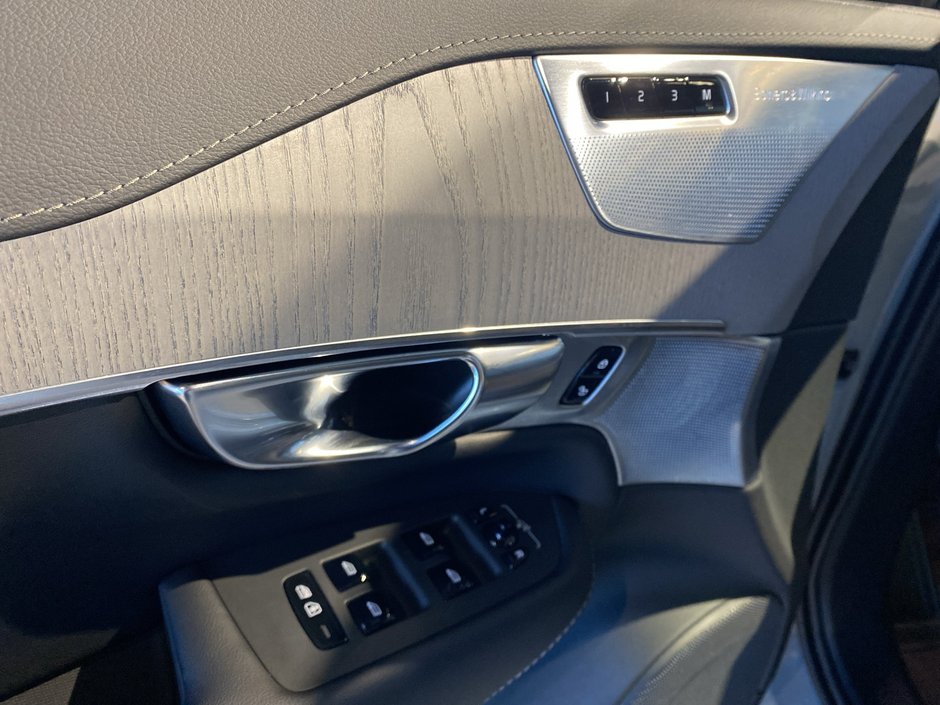 2025 Volvo XC90 Plug-In Hybrid Ultra Bright Theme-11