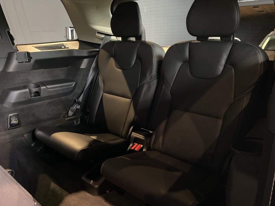 2025 Volvo XC90 Plug-In Hybrid Ultra Bright Theme-19