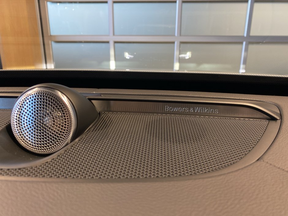 2025 Volvo XC90 Plug-In Hybrid Ultra Bright Theme-16