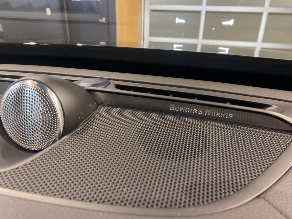 2025 Volvo XC90 Plug-In Hybrid Ultra Bright Theme-14