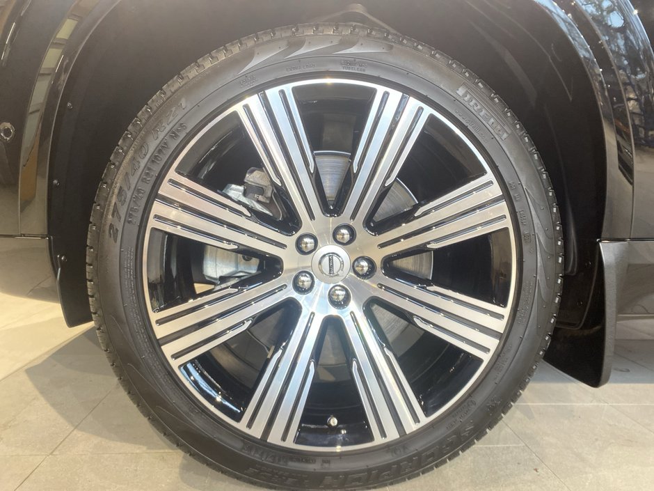 2025 Volvo XC90 Plug-In Hybrid Ultra Bright Theme-8