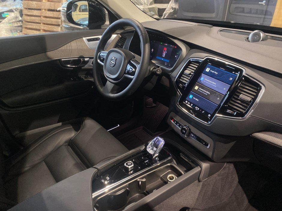 2025 Volvo XC90 Plug-In Hybrid Ultra Bright Theme-26