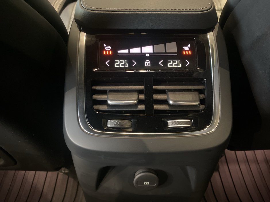 2025 Volvo XC90 Plug-In Hybrid Ultra Bright Theme-19