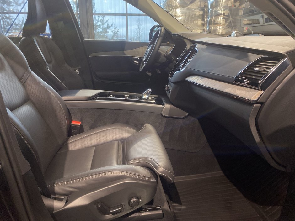 2025 Volvo XC90 Plug-In Hybrid Ultra Bright Theme-25