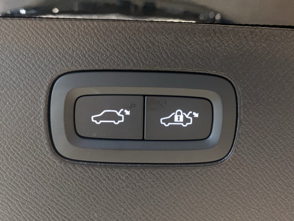 2025 Volvo XC90 Plug-In Hybrid Ultra Bright Theme-23