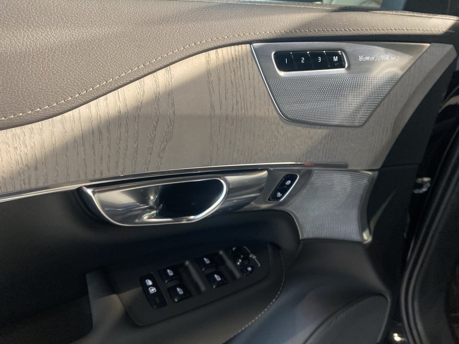 2025 Volvo XC90 Plug-In Hybrid Ultra Bright Theme-11