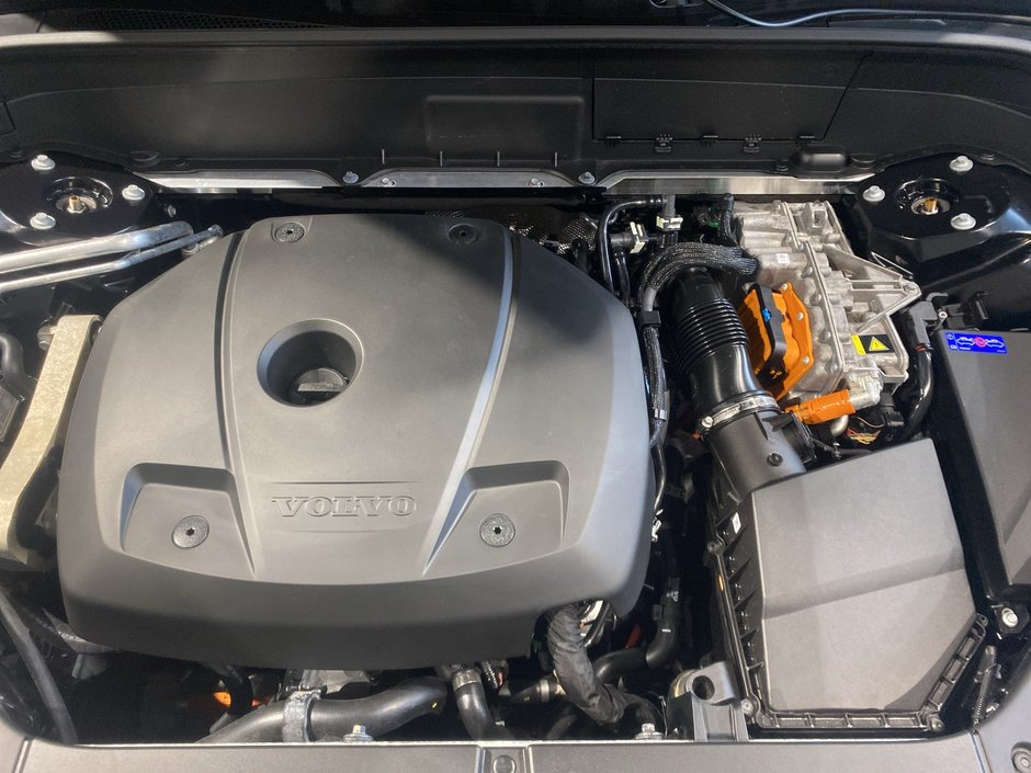 2025 Volvo XC90 Plug-In Hybrid Ultra Bright Theme-28