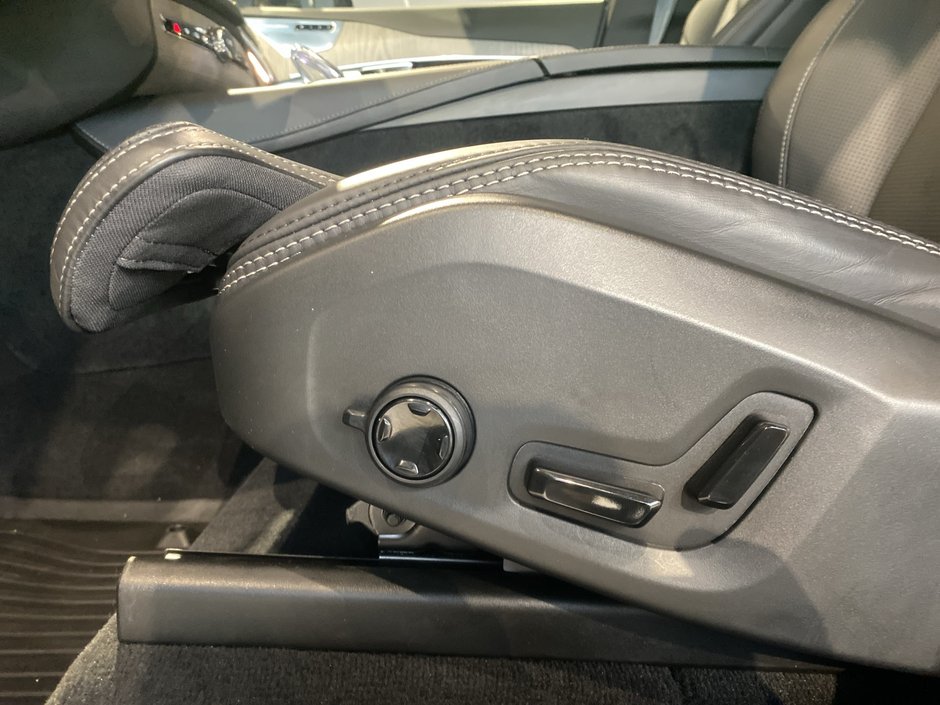 2025 Volvo XC90 Plug-In Hybrid Ultra Bright Theme-13