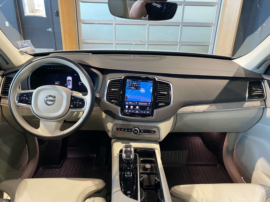 2025 Volvo XC90 Plug-In Hybrid T8 AWD Ultra Bright Theme 7-Seater-10
