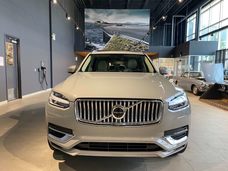 2025 Volvo XC90 Plug-In Hybrid T8 AWD Ultra Bright Theme 7-Seater-7