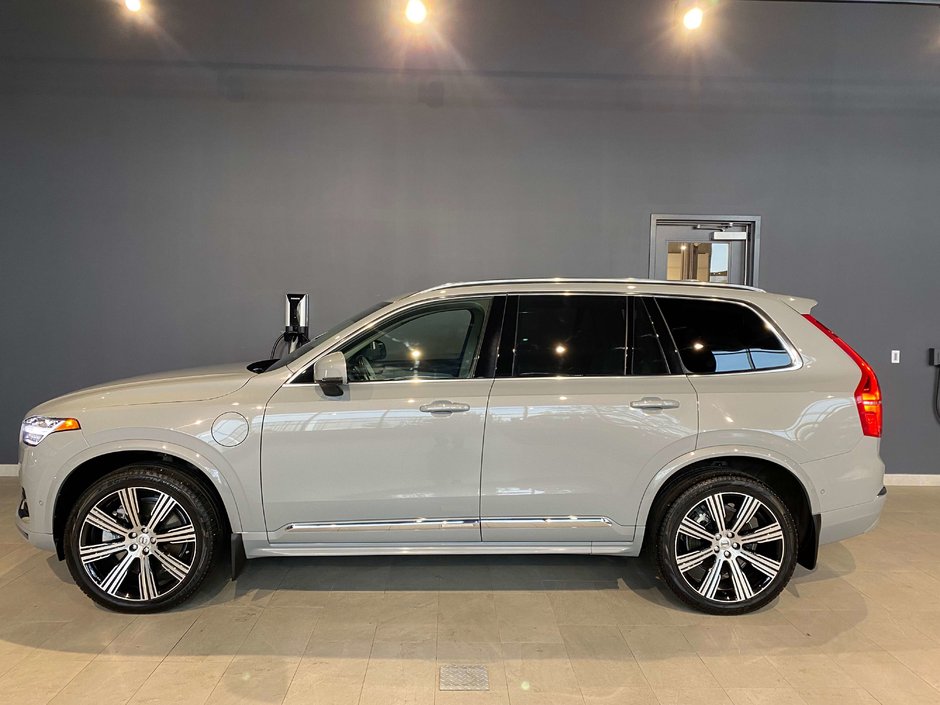 2025 Volvo XC90 Plug-In Hybrid T8 AWD Ultra Bright Theme 7-Seater-5