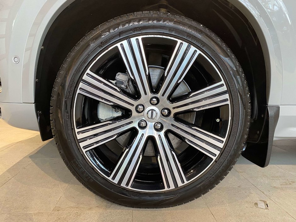 2025 Volvo XC90 Plug-In Hybrid T8 AWD Ultra Bright Theme 7-Seater-8