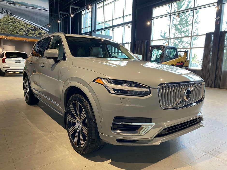 2025 Volvo XC90 Plug-In Hybrid T8 AWD Ultra Bright Theme 7-Seater-6