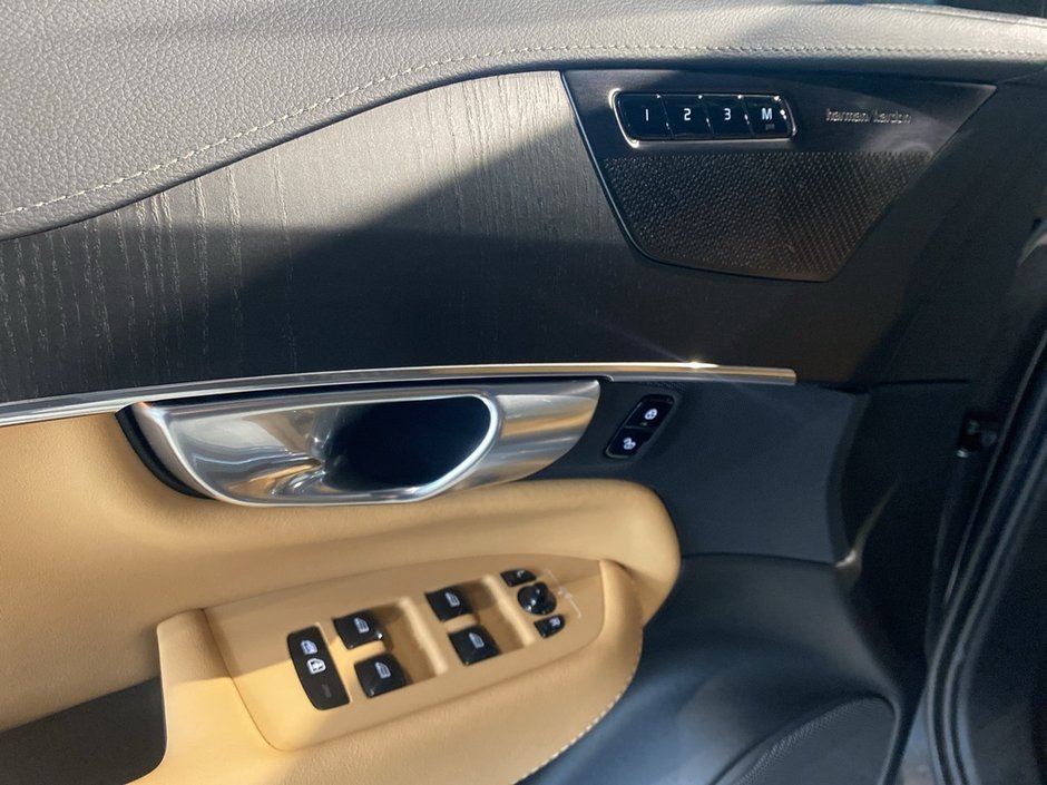 2024 Volvo XC90 Recharge T8 eAWD PHEV Ultimate Bright Theme 7-Seater-11