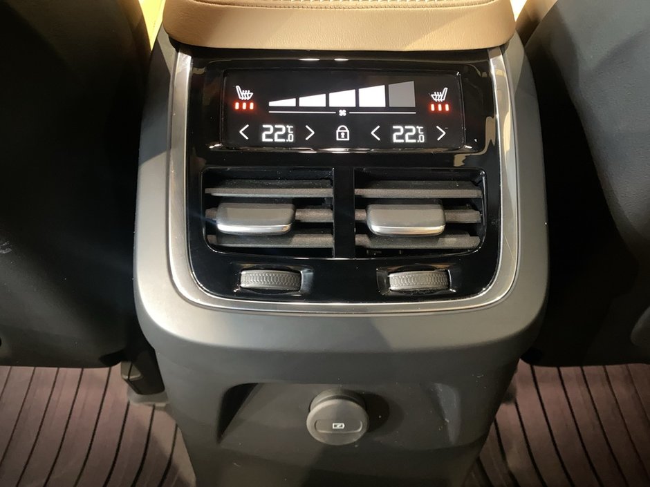 2024 Volvo XC90 Recharge T8 eAWD PHEV Ultimate Bright Theme 7-Seater-18