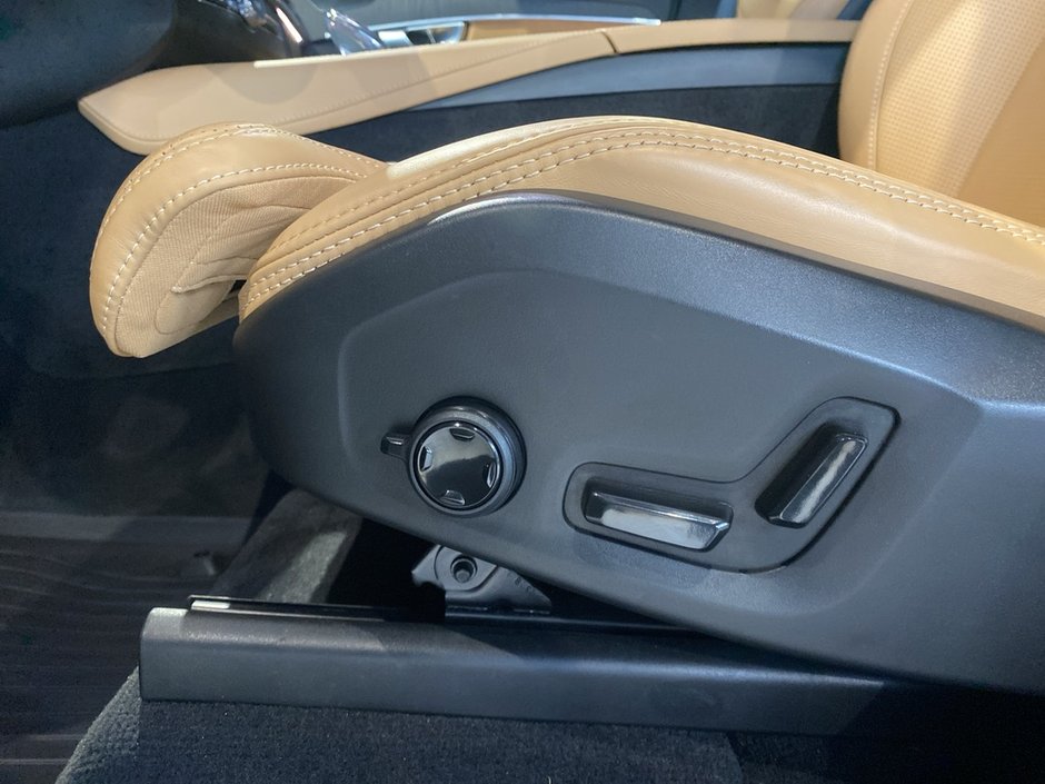 2024 Volvo XC90 Recharge T8 eAWD PHEV Ultimate Bright Theme 7-Seater-12